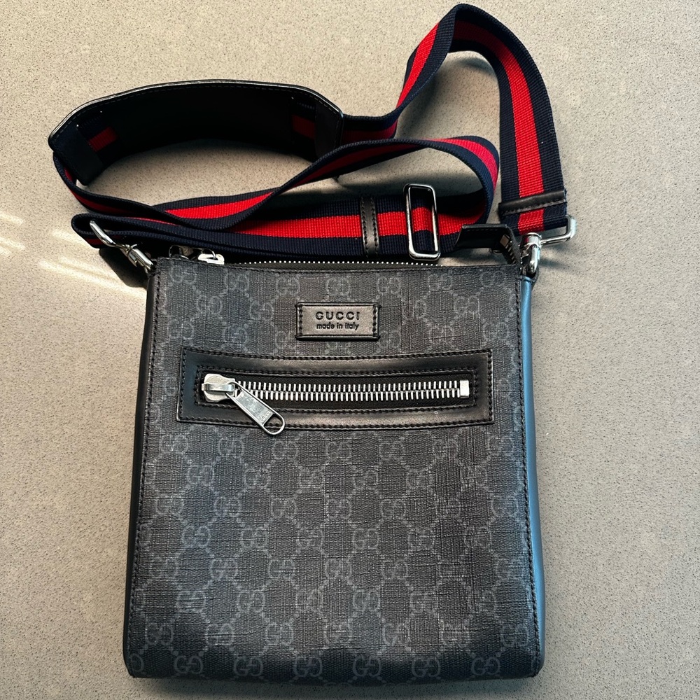 Gucci GG Supreme men’s messenger bag